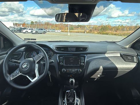 Used 2020 Nissan Rogue Sport S image 26