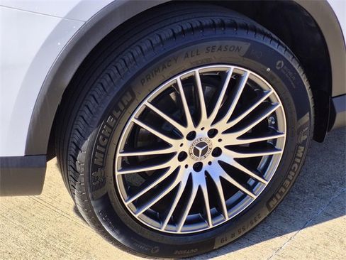 Certified 2025 Mercedes-Benz GLC 300 image 8