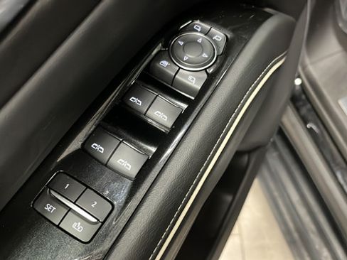 Used 2024 Cadillac Escalade ESV Luxury AWD/4WD image 20