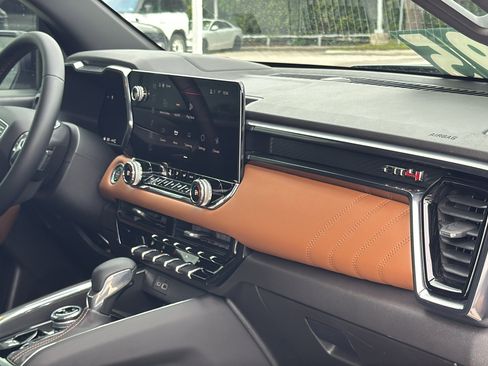 Used 2025 GMC Canyon AT4 AWD/4WD image 28