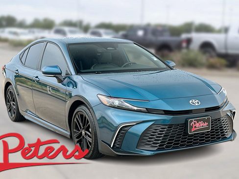 Used 2025 Toyota Camry SE w/ Convenience Package FWD image 1