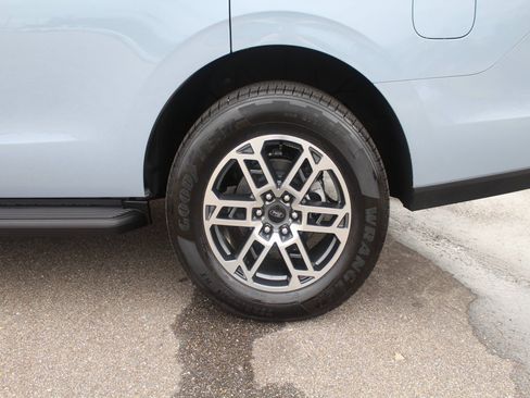 New 2025 Ford Expedition Active image 22