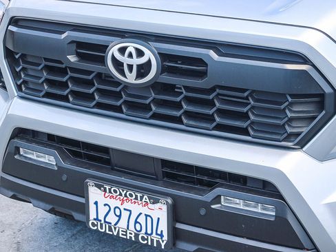 Certified 2024 Toyota Tacoma TRD Off-Road w/ TRD Off Road Upgrade Package AWD/4WD image 6