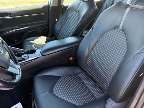 Used 2019 Toyota Camry LE image 11
