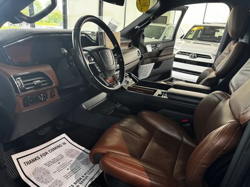 Used 2022 Lincoln Navigator L Reserve AWD/4WD image 9