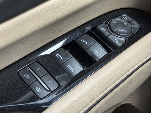 Used 2023 Cadillac Escalade Premium Luxury image 26