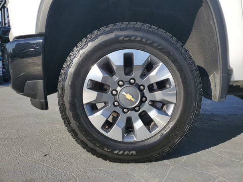 Used 2023 Chevrolet Silverado 2500 Custom w/ Custom Value Package image 6