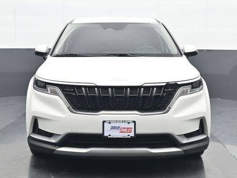 Used 2024 Kia Carnival LX FWD image 1