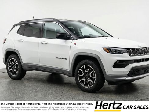 Used 2025 Jeep Compass Trailhawk image 1