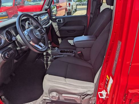 Used 2022 Jeep Wrangler Unlimited Sahara w/ Cold Weather Group AWD/4WD image 12