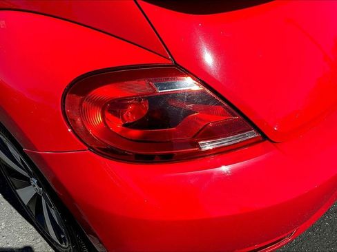 Used 2014 Volkswagen Beetle R-Line FWD image 20