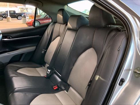 Used 2020 Toyota Camry XLE image 19