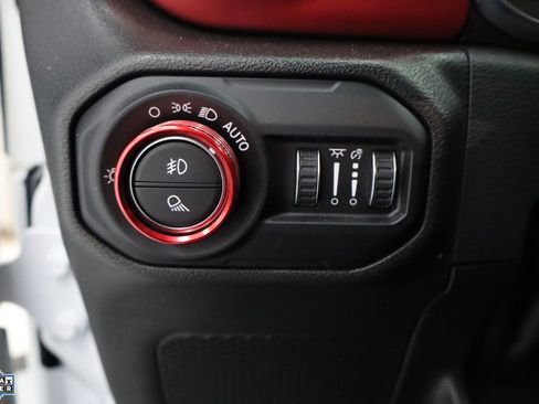 Used 2022 Jeep Gladiator Rubicon w/ Cold Weather Group image 13