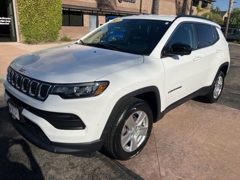 Used 2022 Jeep Compass Latitude w/ Convenience Group image 2