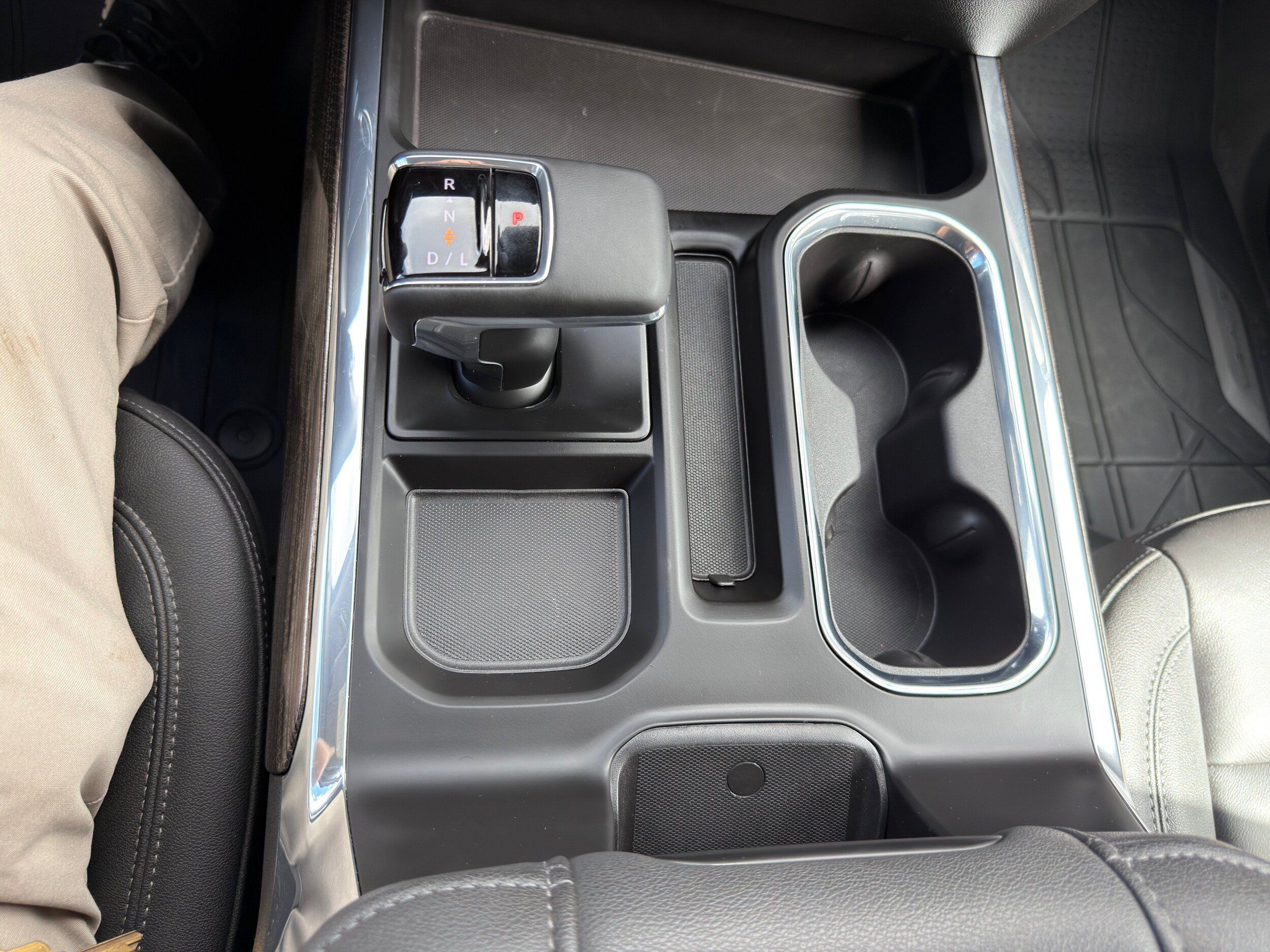 Used 2025 Chevrolet Silverado 1500 RST w/ Convenience Package II RWD image 39