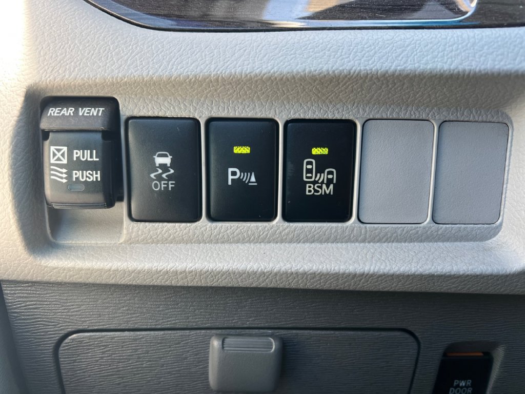 Used 2017 Toyota Sienna XLE w/ XLE Navigation Package AWD/4WD image 25
