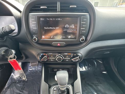 Used 2023 Kia Soul LX image 27