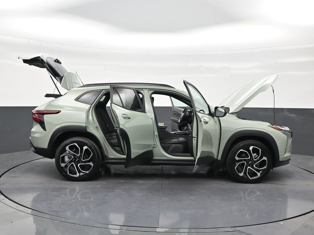 Used 2024 Chevrolet Trax RS FWD image 29