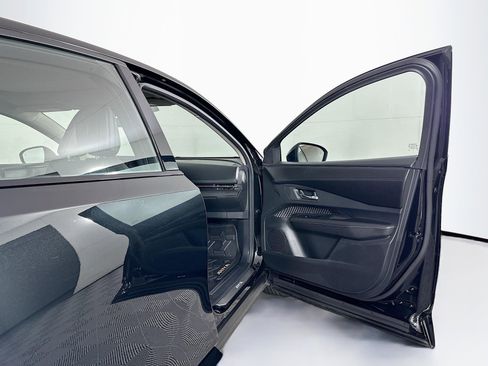 Used 2023 Nissan Ariya AWD image 34