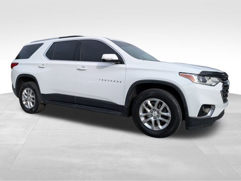 Used 2018 Chevrolet Traverse LT image 1