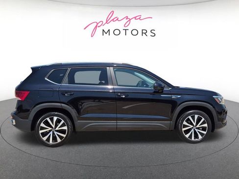 Used 2022 Volkswagen Taos SE w/ Panoramic Sunroof Package FWD image 4