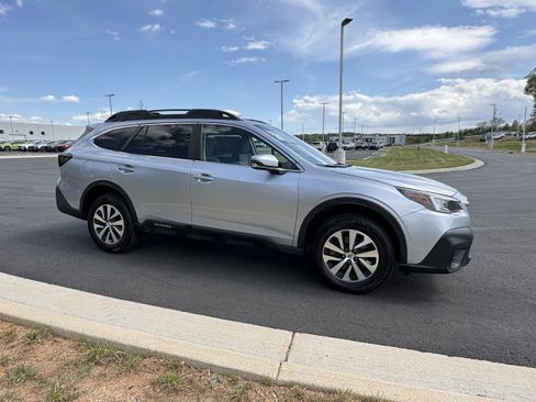 Used 2021 Subaru Outback Premium AWD/4WD image 9
