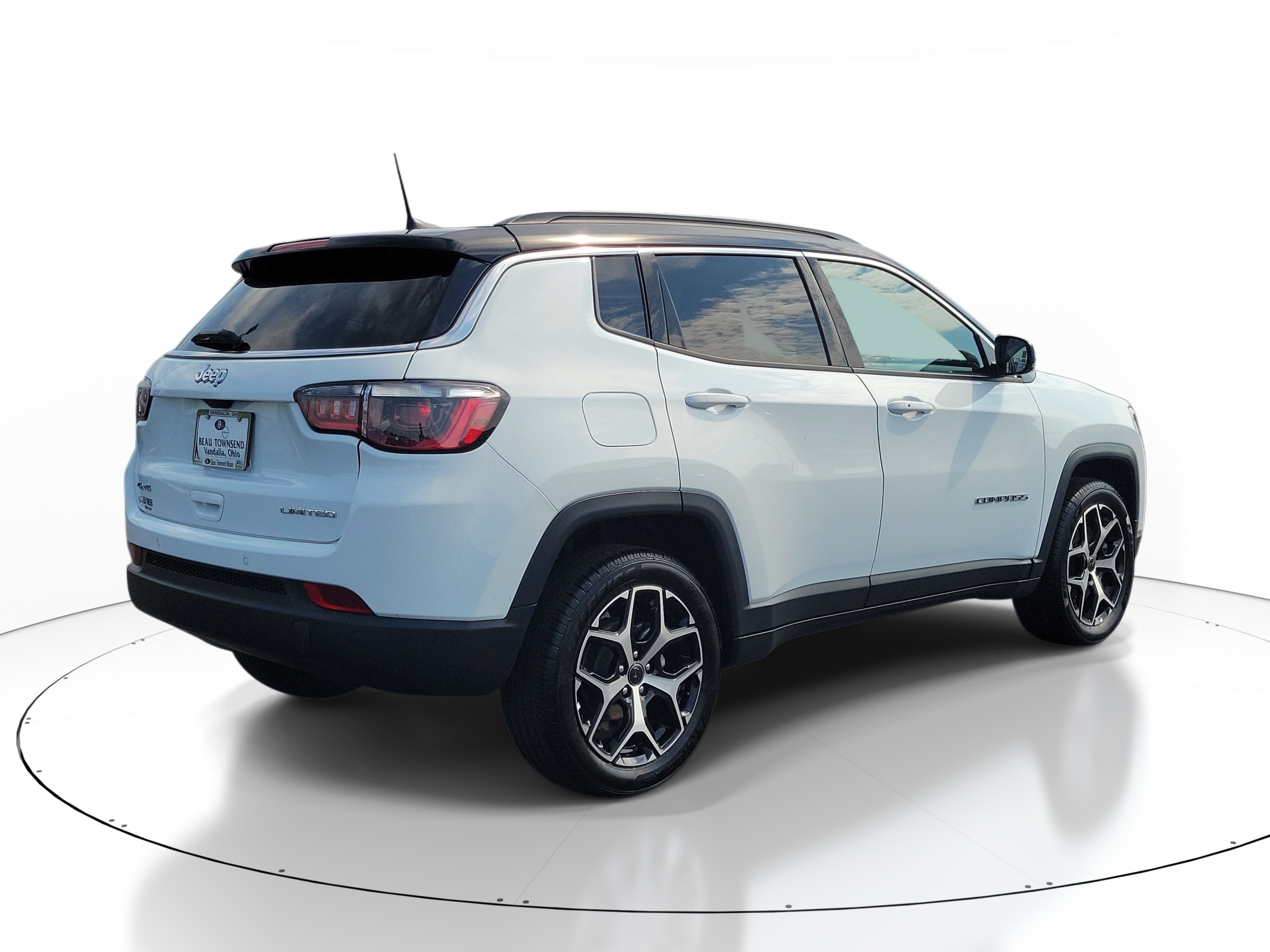 Used 2025 Jeep Compass Limited AWD/4WD image 4