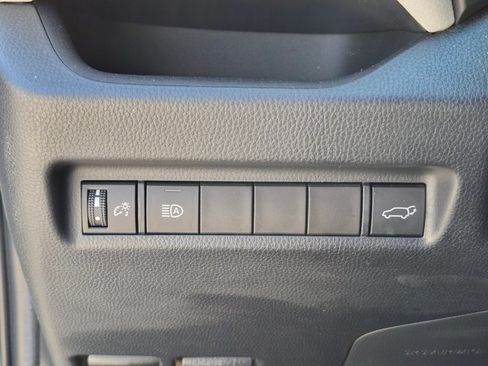 Used 2022 Toyota RAV4 XLE w/ Convenience Package FWD image 15