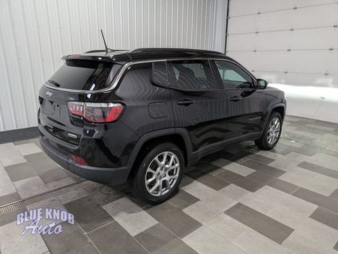 Used 2023 Jeep Compass Latitude AWD/4WD image 4