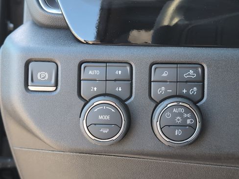 Used 2024 Chevrolet Silverado 2500 LTZ w/ LTZ Convenience Package image 23