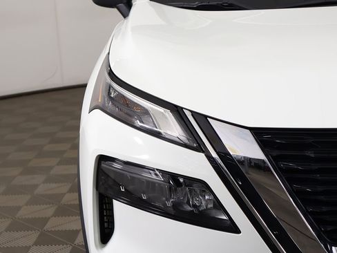 Used 2023 Nissan Rogue S AWD/4WD image 10