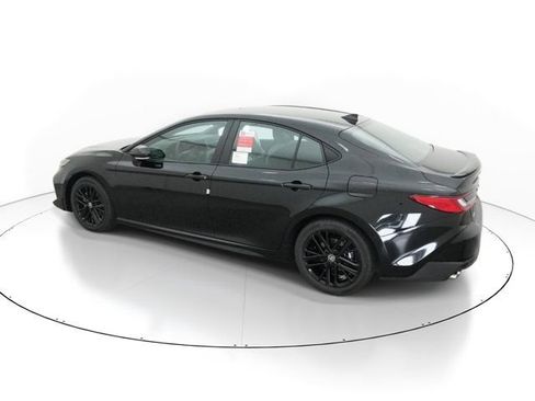 New 2026 Toyota Camry Hybrid FWD image 3