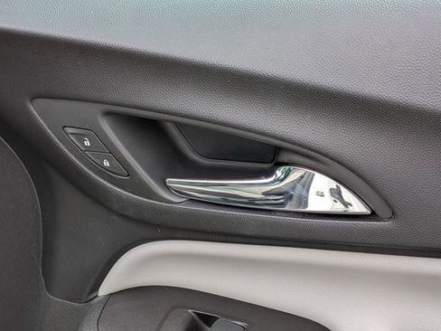 Used 2018 Chevrolet Equinox LS FWD image 34