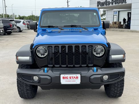 Used 2023 Jeep Wrangler Unlimited w/ Convenience Group AWD/4WD image 3