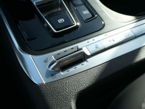 Used 2025 Kia Carnival SX Prestige image 23