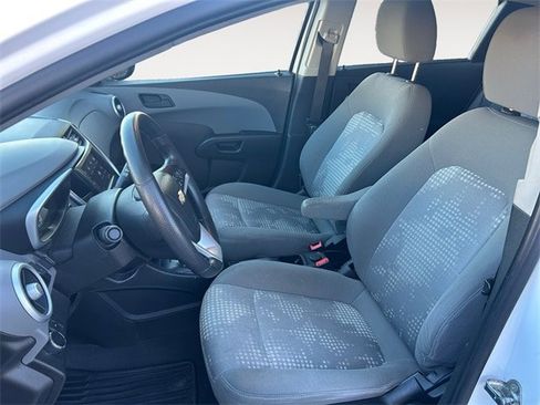 Used 2018 Chevrolet Sonic LT image 9