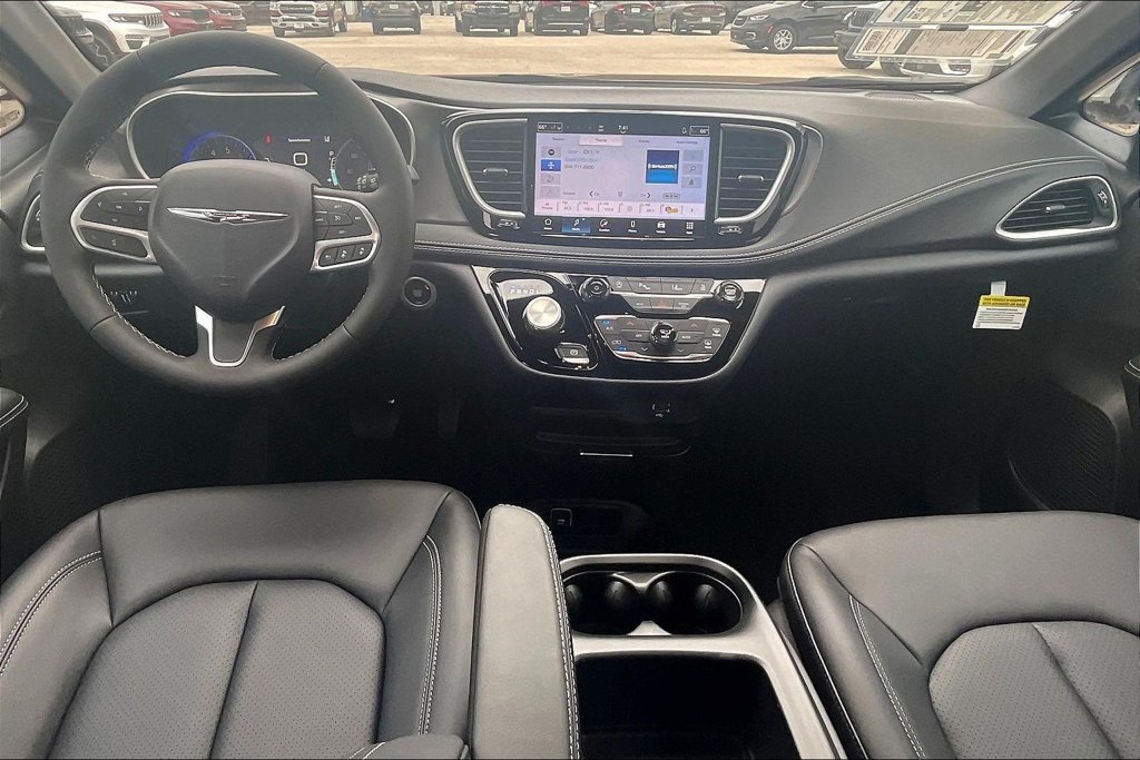 Used 2026 Chrysler Pacifica Select FWD image 6
