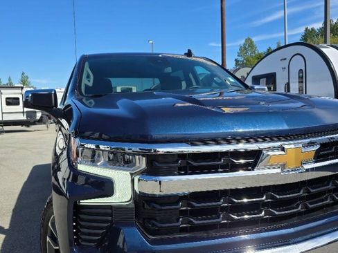 Used 2023 Chevrolet Silverado 1500 LT AWD/4WD image 6