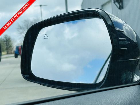 Used 2024 Kia Carnival LX image 7