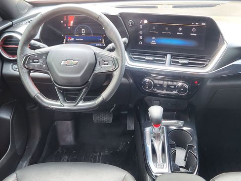 Used 2024 Chevrolet Trax RS FWD image 30