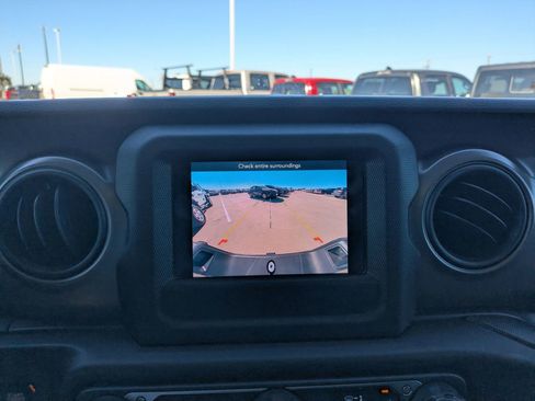 Used 2022 Jeep Gladiator Willys image 17