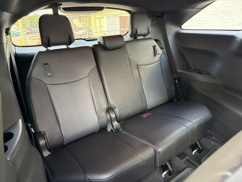 Used 2023 Toyota Sienna XSE AWD/4WD image 12
