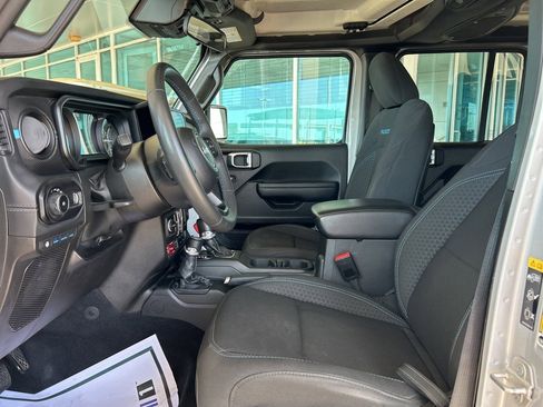 Used 2024 Jeep Wrangler Unlimited Rubicon 4xe image 14