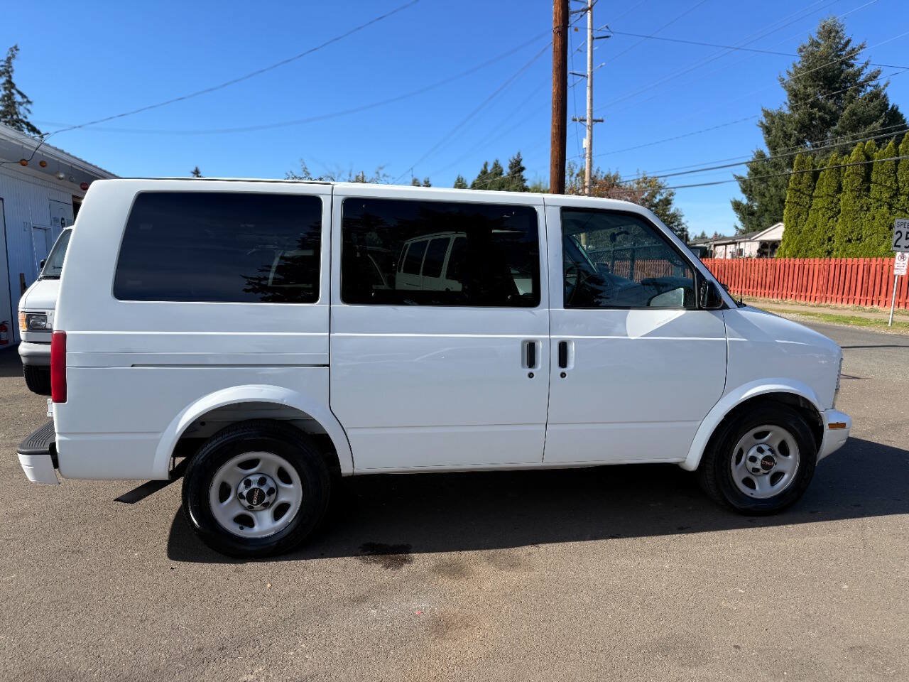 Used 2004 GMC Safari Passenger RWD image 5