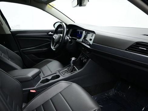 Used 2024 Volkswagen Jetta SE FWD image 11
