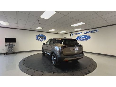 Used 2025 Nissan Kicks SR w/ SR Premium Package AWD/4WD image 8