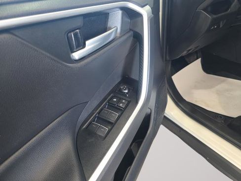 Used 2025 Toyota RAV4 XLE image 9