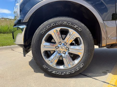 Used 2019 Ford F150 King Ranch w/ Equipment Group 601A Luxury AWD/4WD image 13