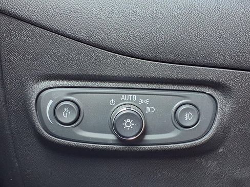 Used 2021 Chevrolet Equinox LT FWD image 19