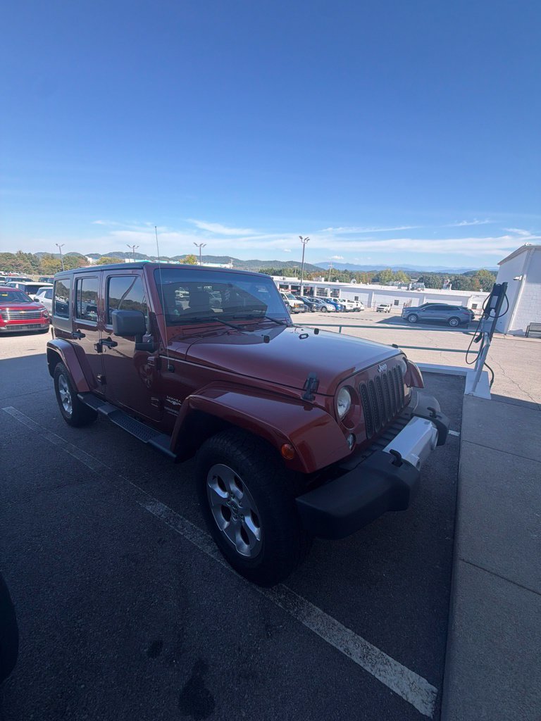 Used 2014 Jeep Wrangler Unlimited Sahara w/ Connectivity Group AWD/4WD image 12